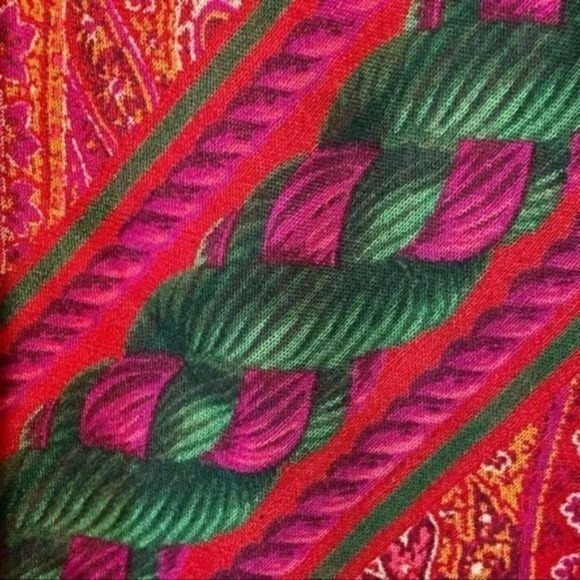 Gorgeous vtg Bloomingdales wool crepe shawl - Picture 3 of 9